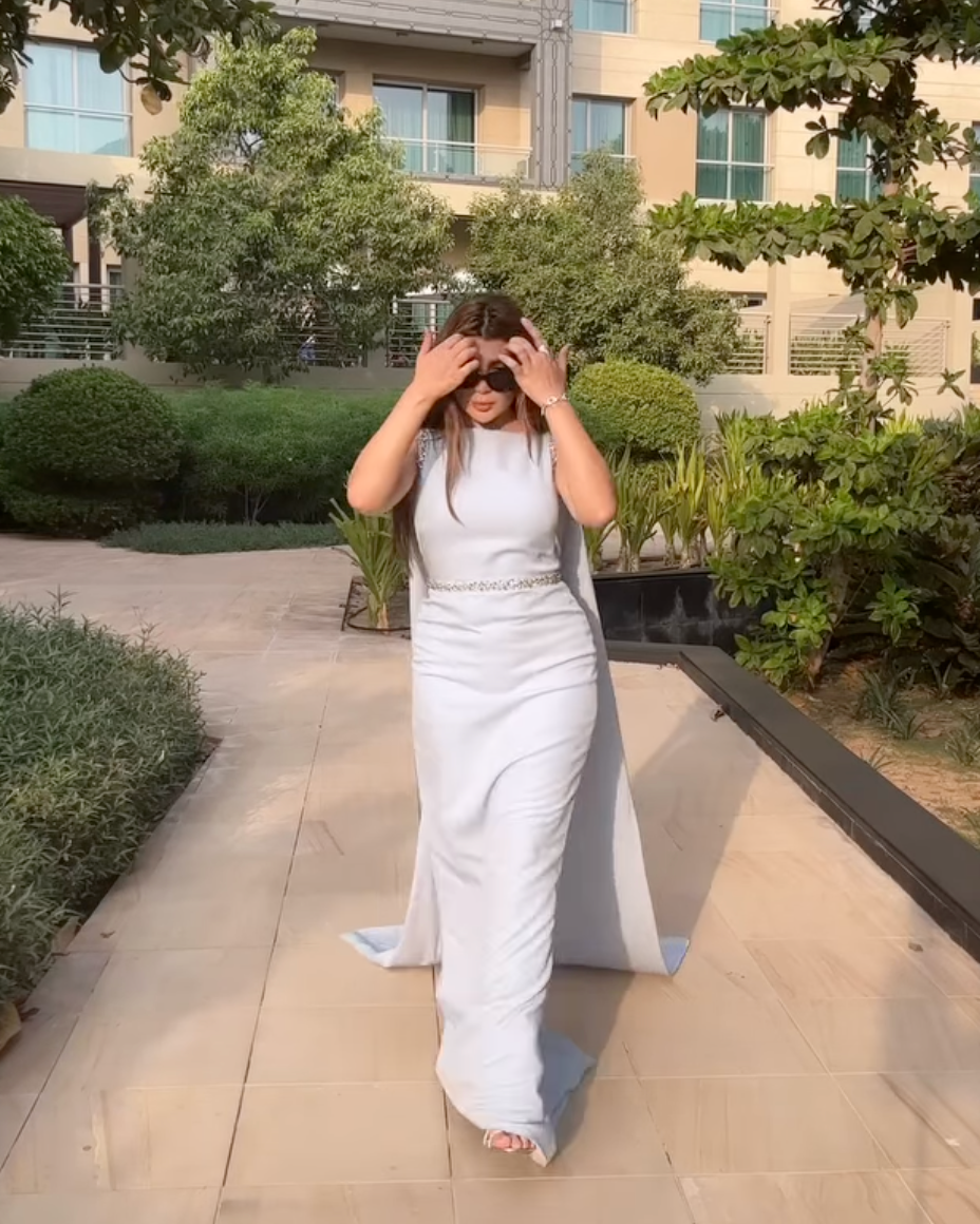 Sleeveless beaded dress with split cape - SOMAYAI