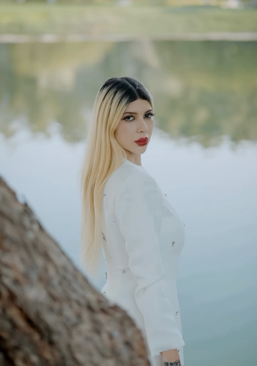 embellished long-sleeve column gown – Jolan