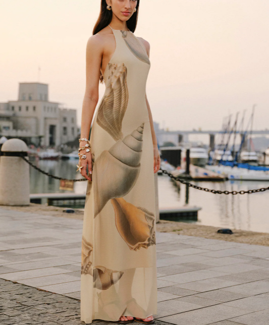 بدلة مصممة خصيصًا بأزرار ذهبية – مارون