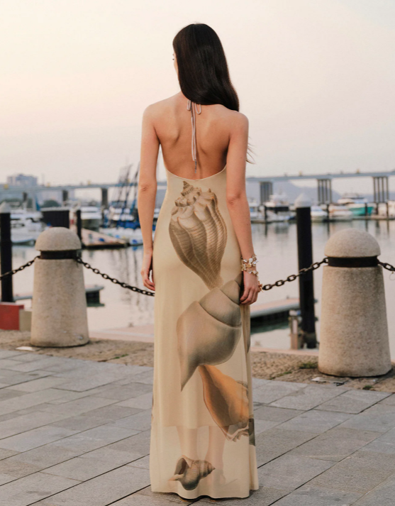 بدلة مصممة خصيصًا بأزرار ذهبية – مارون