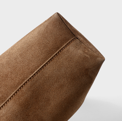 بلوزة مخملية بأكمام طويلة وياقة مزينة – تامر