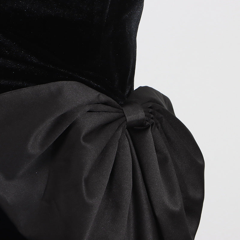 فستان مخملي بدون حمالات مع فيونكة جانبية كبيرة الحجم – نويروف