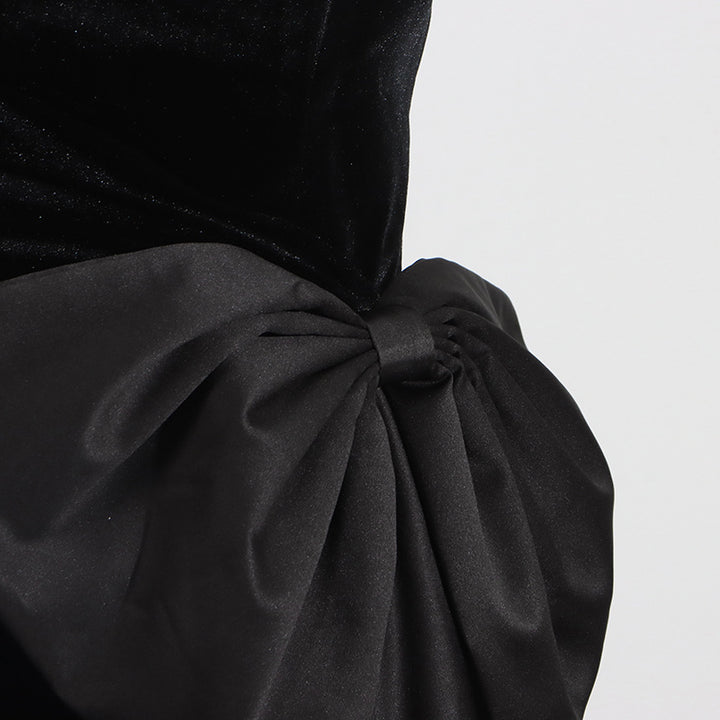 فستان مخملي بدون حمالات مع فيونكة جانبية كبيرة الحجم – نويروف