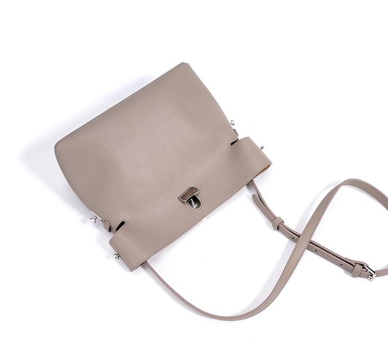 geweven rieten draagtas met dubbele leren handvatten – LÉONIE 