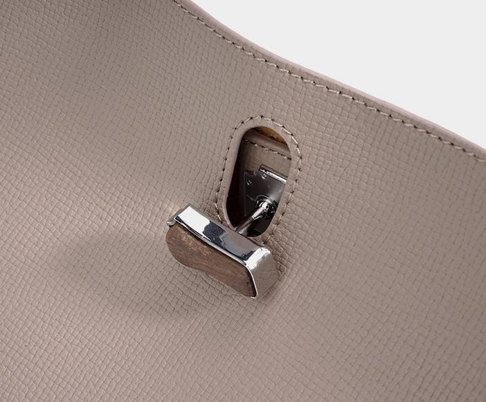 geweven rieten draagtas met dubbele leren handvatten – LÉONIE 