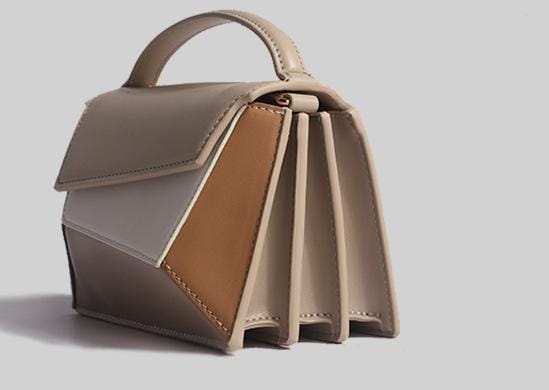 حقيبة كتف جلدية بألوان هندسية متعددة – إيلارا