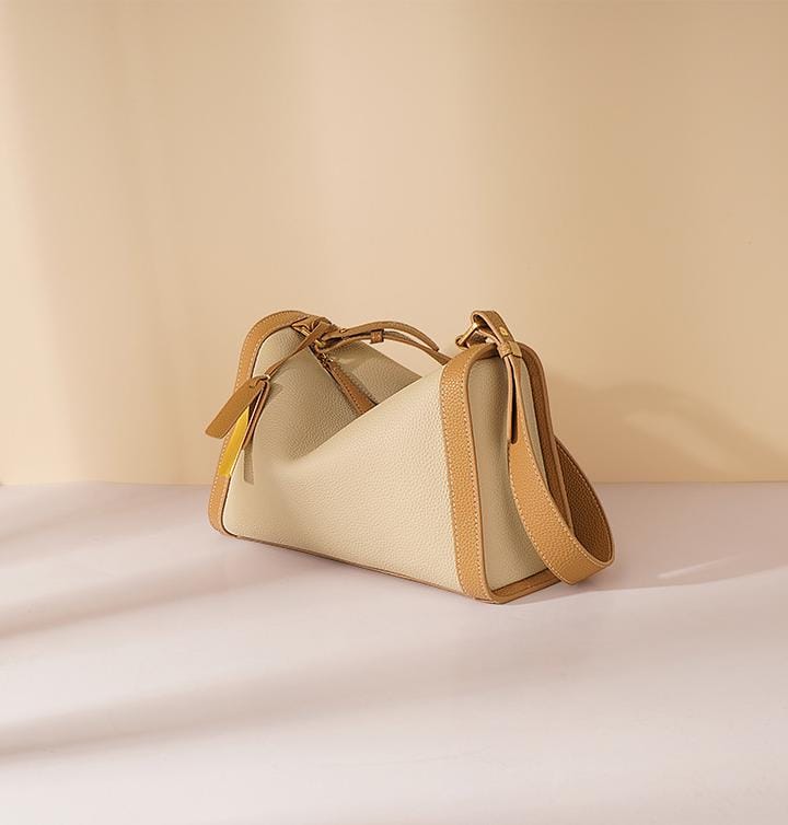 structured pebbled leather shoulder bag with gold accent – LYNRAK