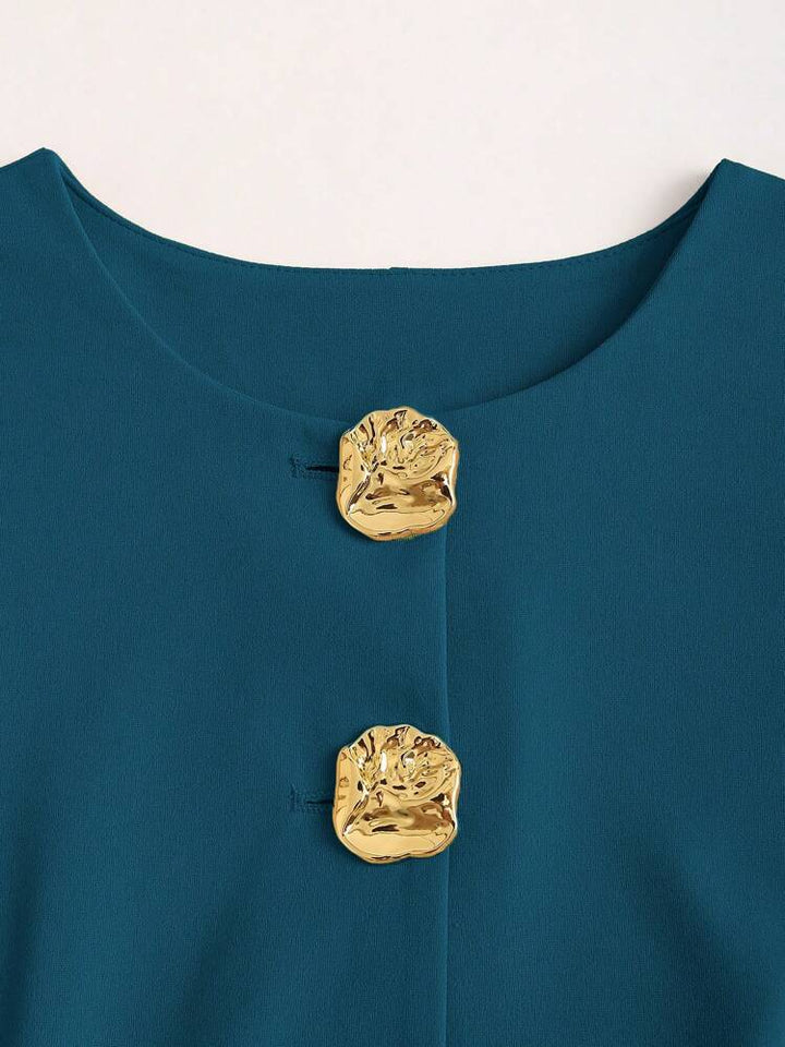 سترة أنيقة بدون أكمام مزينة بأزرار ذهبية منحوتة - فاليري