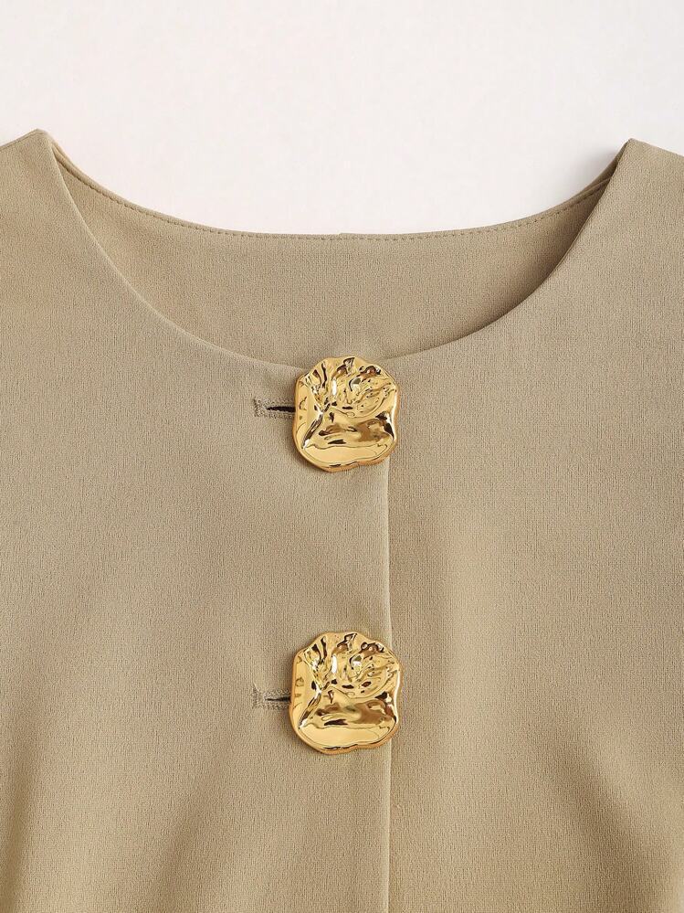 سترة أنيقة بدون أكمام مزينة بأزرار ذهبية منحوتة - فاليري
