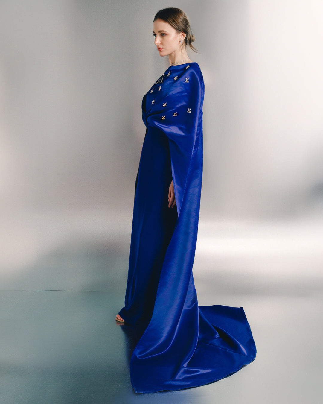 فستان سهرة من الساتان المطرز – أزوريل