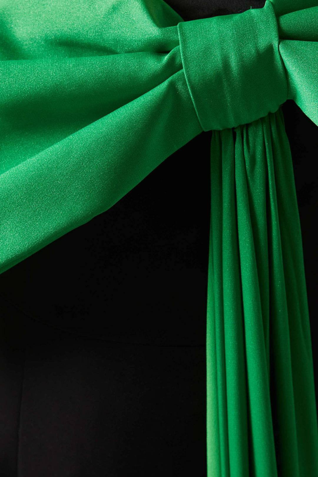 long-sleeve gown with oversized satin bow – EMERALDE