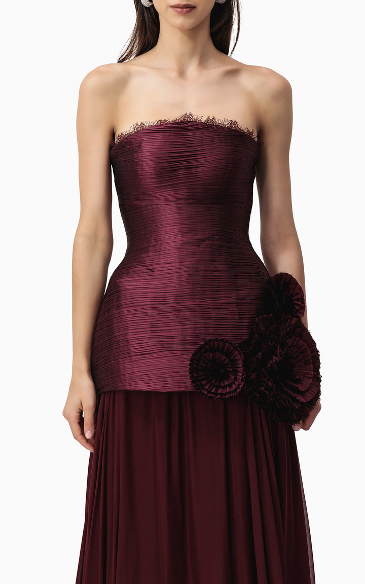 strapless pleated gown with floral side appliqué – BORDEAUX BLOOM