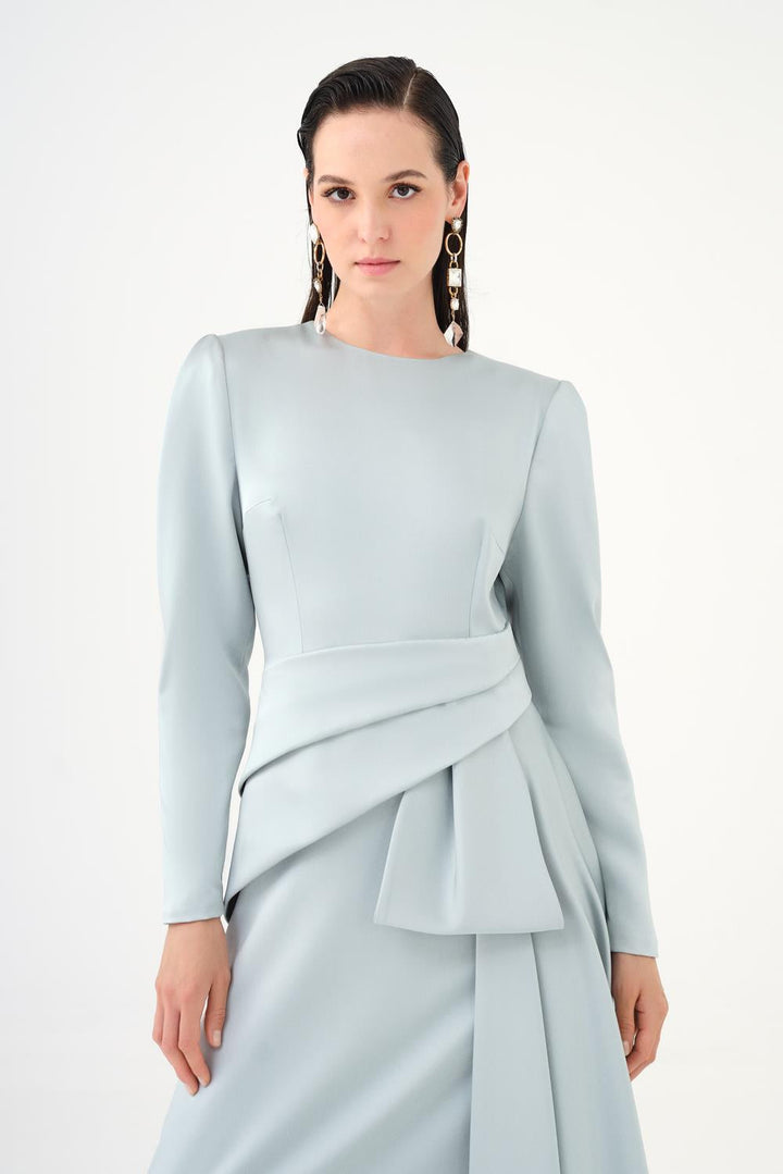 فستان سهرة بأكمام طويلة وخصر منسدل – روزيفا