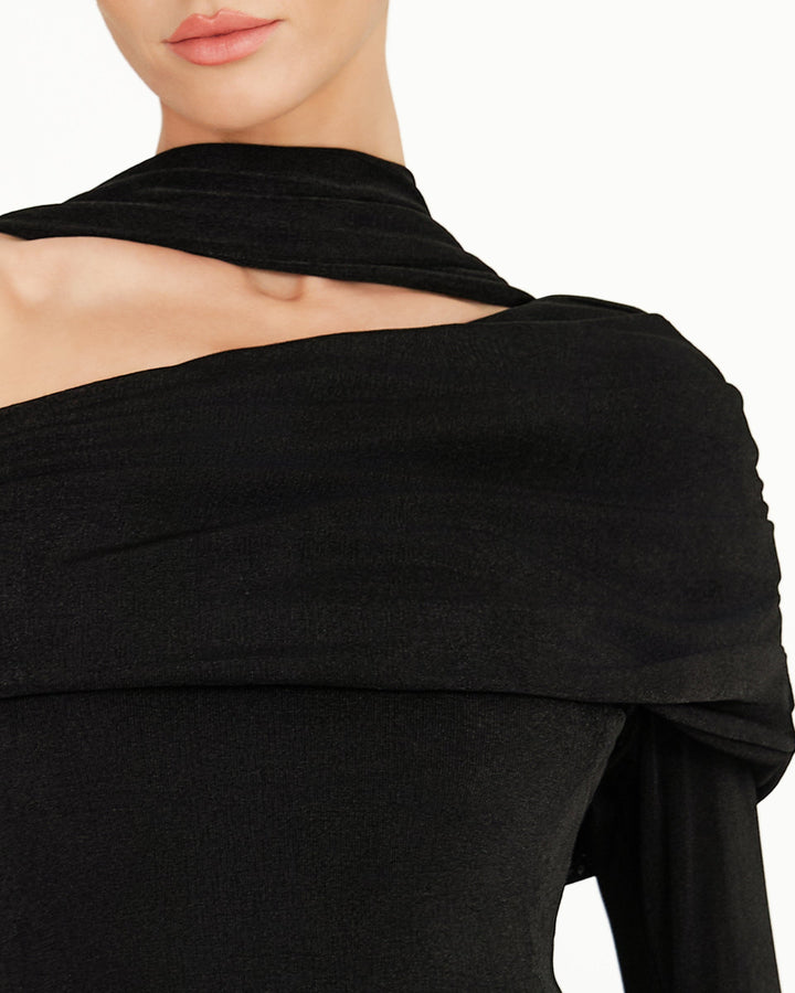 فستان سهرة عمودي بأكمام واسعة مكشوفة الكتفين مزين باللؤلؤ – نواريل