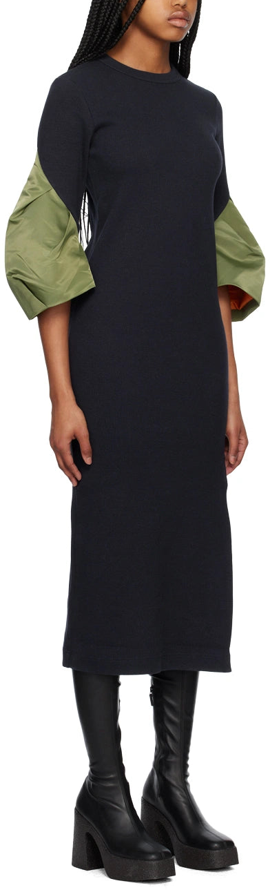 بدلة مصممة خصيصًا بأزرار ذهبية – مارون