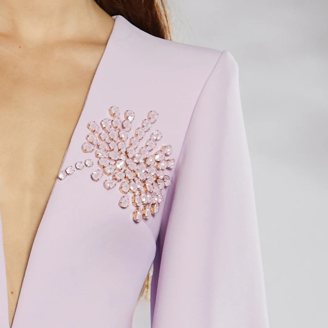 فستان بفتحة صدر على شكل حرف V مزين بنقوش زهرية - شفيق