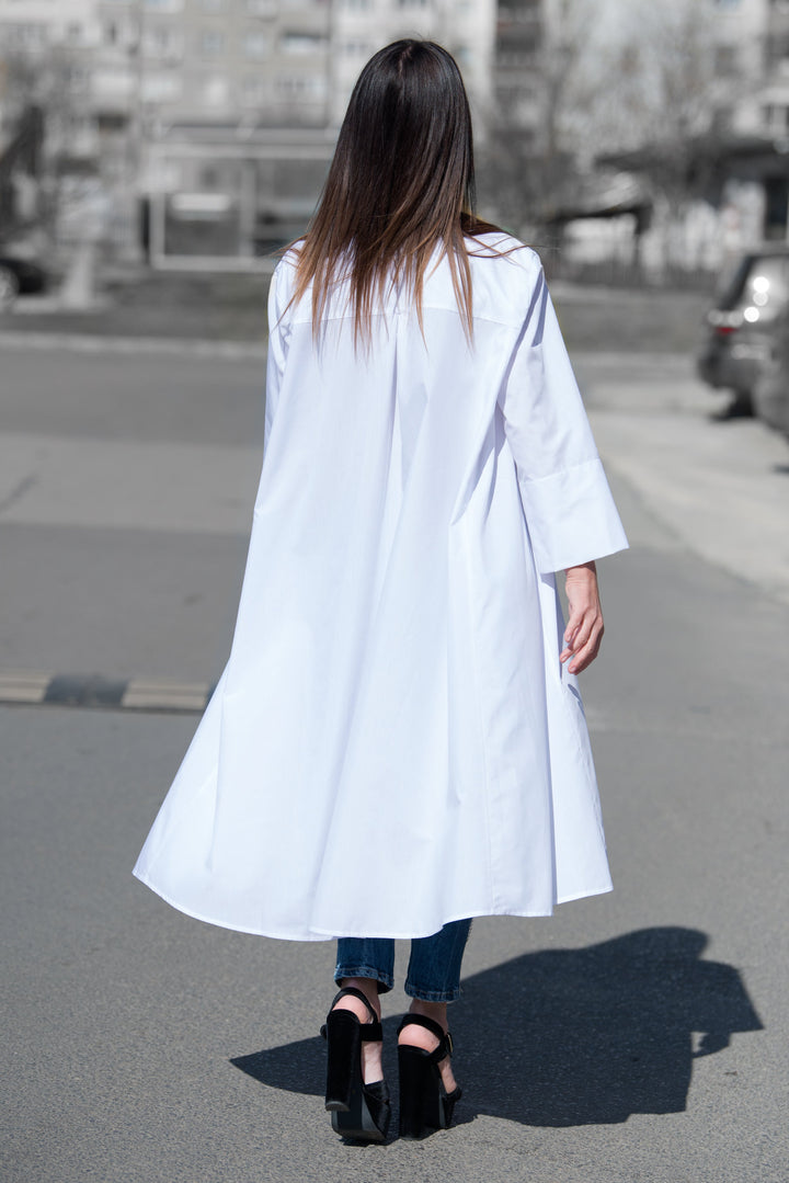 فستان القطن الصيفي الأبيض الفضفاض