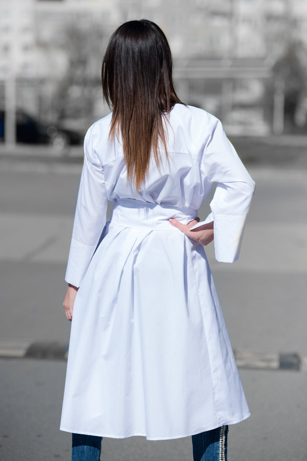 فستان القطن الصيفي الأبيض الفضفاض