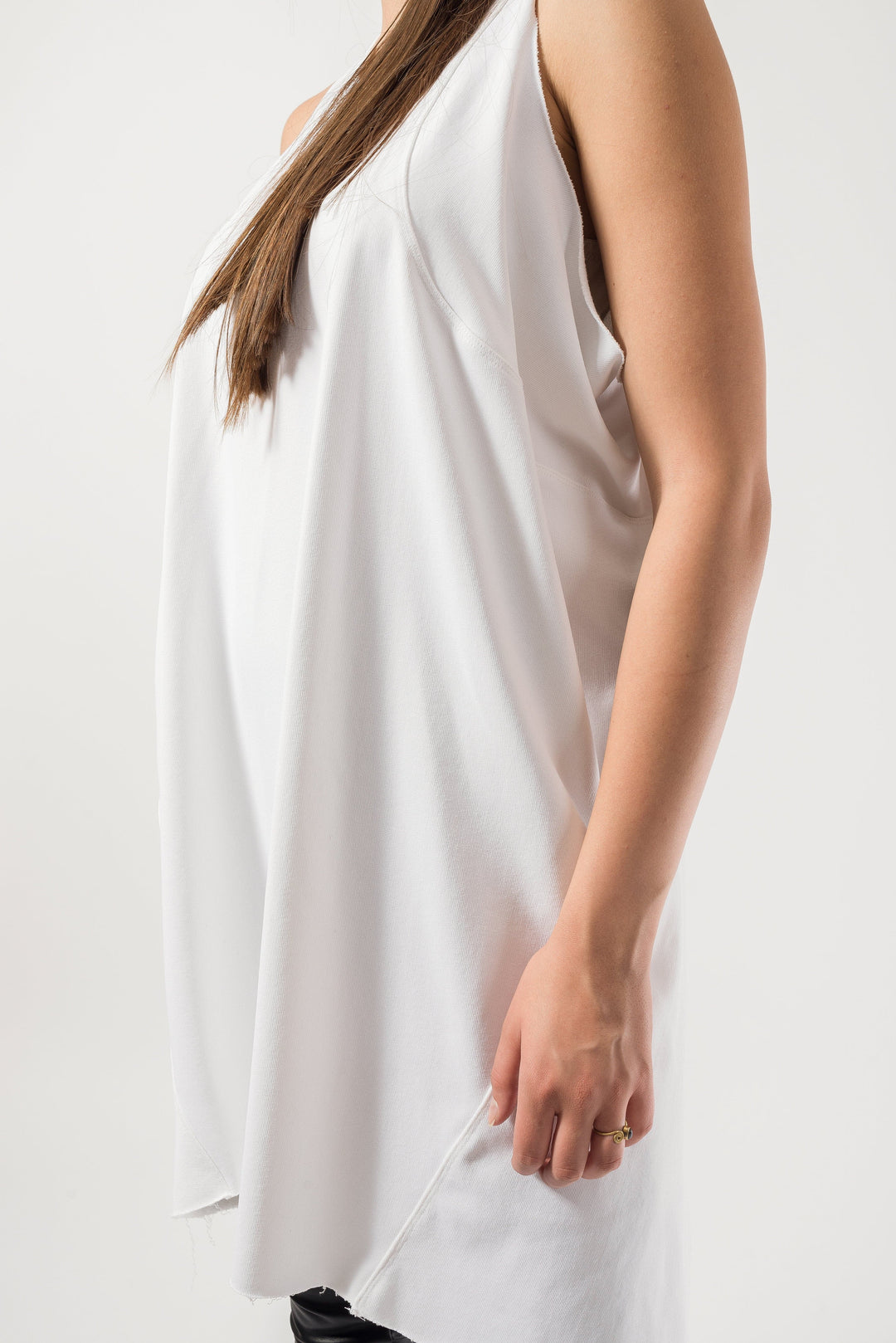 فستان الصيف الأبيض مع الظهر المفتوح F1840