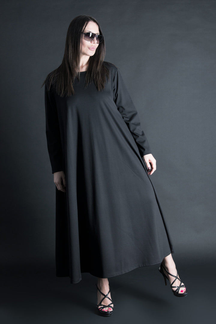فستان أسود طويل